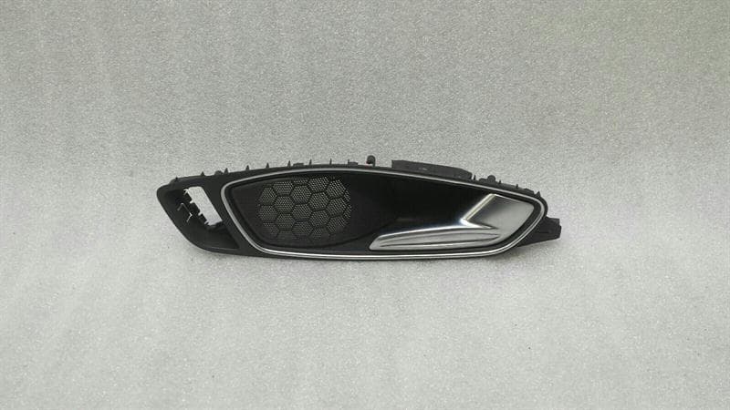 AUDI Audi A1 8X S1 right door inner handle 8X0837020E interior door handle right