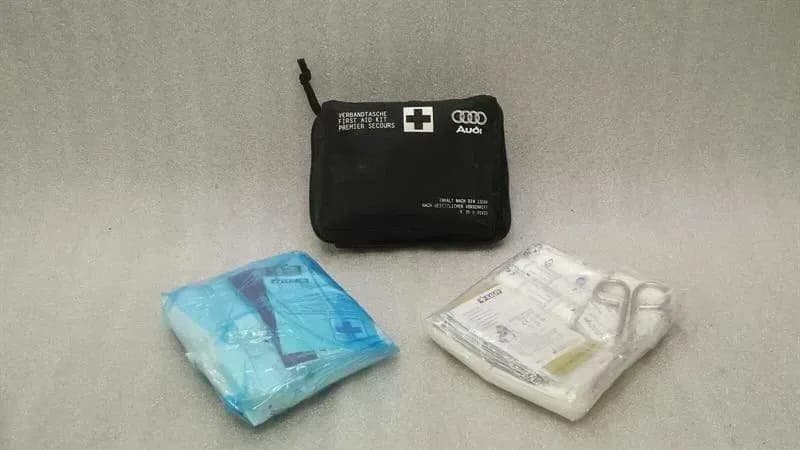 AUDI Audi A1 8x First Aid Kit 8W0860282B dressing box verbant bag