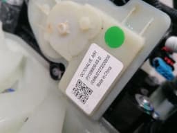 TESLA TESLA MODEL 3 LONG RANGE 1523007-00-E SUPERMANIFOLD Coolant Assembly behälter — thumbnail 3