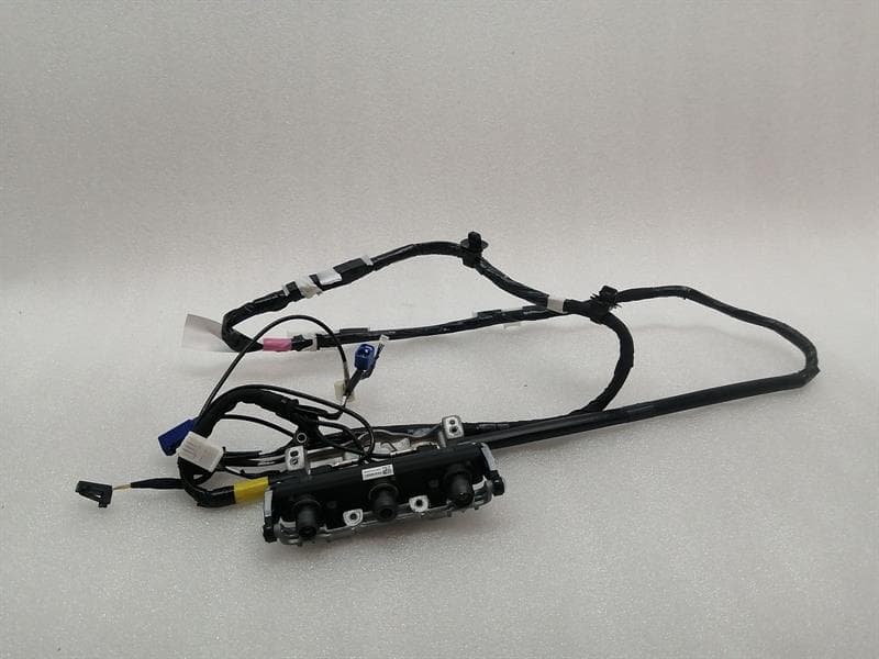 TESLA TESLA MODEL 3 LONG RANGE ELECTRONIC MODULE 1143746-01-E WINDSHIELD CAMERA CAMERA
