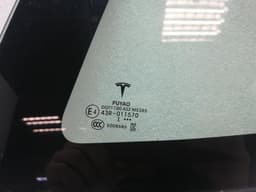 TESLA Tesla Model 3 Left Rear Quarter Glass 1514978-01-B Door Panel 1/4 Rear Left — thumbnail 2