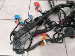 TESLA TESLA MODEL 3 FRONT COMPARTMENT WIRING LOOM 2567964-07-C RIGHT HAND DRIVE RHD — thumbnail 6