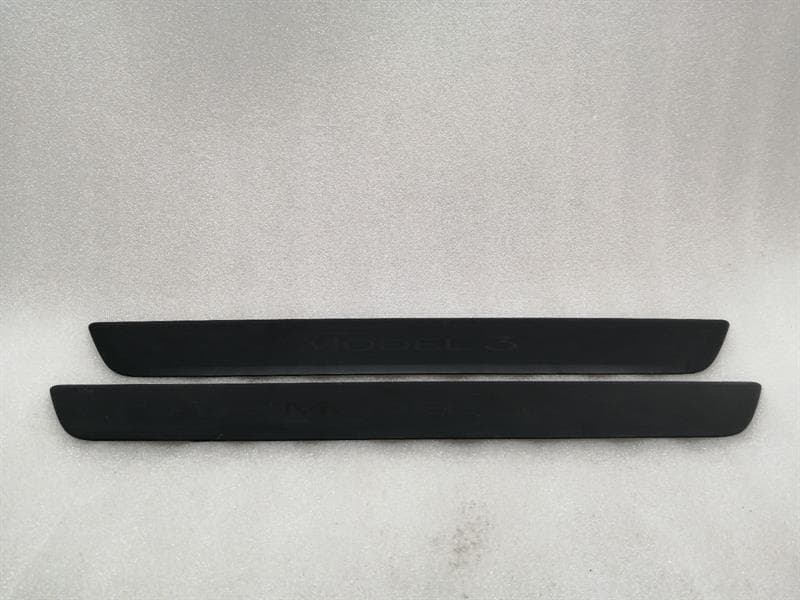 TESLA Tesla Model 3 LONG RANGE Door Sill 1504763-00-B Entry Bar BLACK
