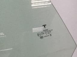 TESLA Tesla Model 3 Right Rear Door Glass 1077905-99-C Door Window Rear Right — thumbnail 3
