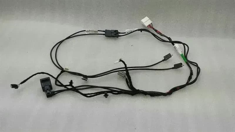 TESLA Tesla Model S 75 USB Multimedia 10064815-01-B Wiring Harness Media Hub