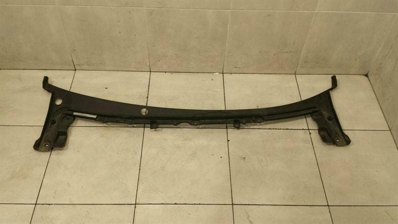 TESLA Tesla Model S 75 RHD Front Cover 1060756-00-B Right Hand Drive