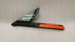 TESLA Tesla Model S 75 Right Front 1/4 Glass 6006544-00-J Door Panel 1/4 Front Right — thumbnail 1