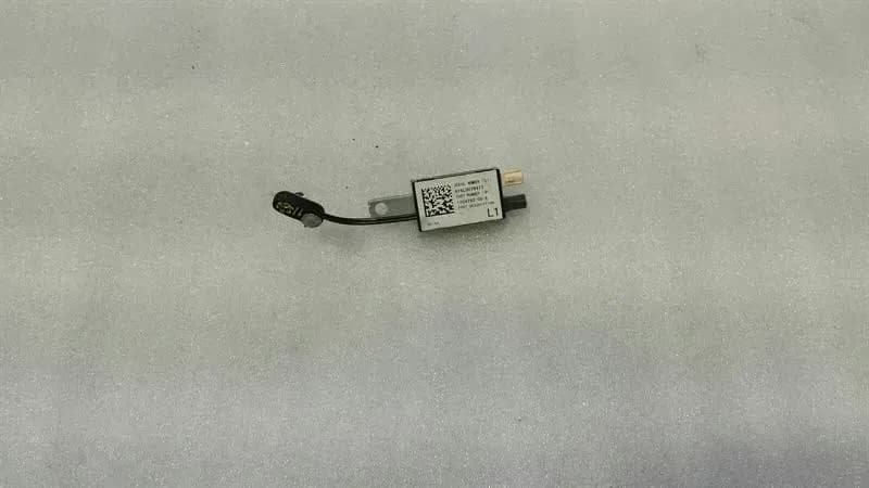 TESLA Tesla Model S 75 Aerial / Antenna 1004793-00-E Antenna Amplifier