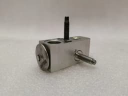 TESLA Tesla Model 3 A/C Conditioner Valve 1101878-00-A Valve — thumbnail 1
