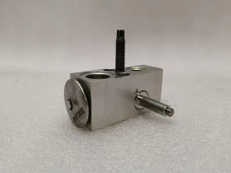Tesla Model 3 A/C Conditioner Valve 1101878-00-A Valve