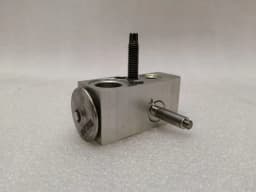 TESLA Tesla Model 3 A/C Conditioner Valve 1101878-00-A Valve — thumbnail 10