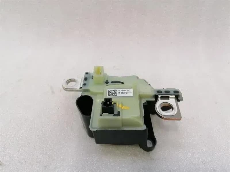 TESLA Tesla Model 3 High Voltage Converter Switch 1089334-00-I Controller