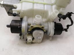 TESLA Tesla Model 3 Expansion Coolant Tank 1097016-00-D Expansion Tank — thumbnail 3