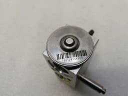 TESLA Tesla Model 3 A/C Conditioner Valve 1101878-00-A Valve — thumbnail 8