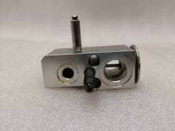 TESLA Tesla Model 3 A/C Conditioner Valve 1101878-00-A Valve — thumbnail 9