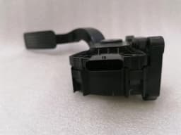 TESLA Tesla Model 3 Standard Range Throttle Pedal (Electrical) 1011298 Throttle Pedal — thumbnail 4