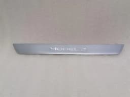 TESLA Tesla Model 3 STANDARD RANGE Door Sill 1090844-00-C Entry Bar — thumbnail 1