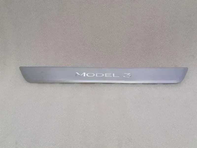 TESLA Tesla Model 3 STANDARD RANGE Door Sill 1090844-00-C Entry Bar