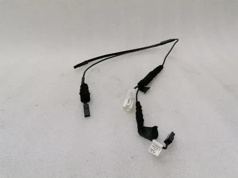 TESLA Tesla Model 3 Aerial / Antenna 1102749-00-B Antenna Radio