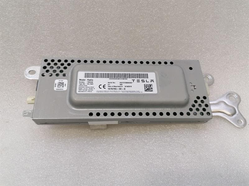 Tesla Model 3 DAB FM Receiver Tuner Module 1079755-00-D Controller