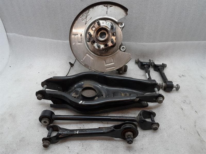 TESLA Tesla Model 3 Long Range RLH Hub 1044411-00-G Wheel Bearing Housing Rear Left