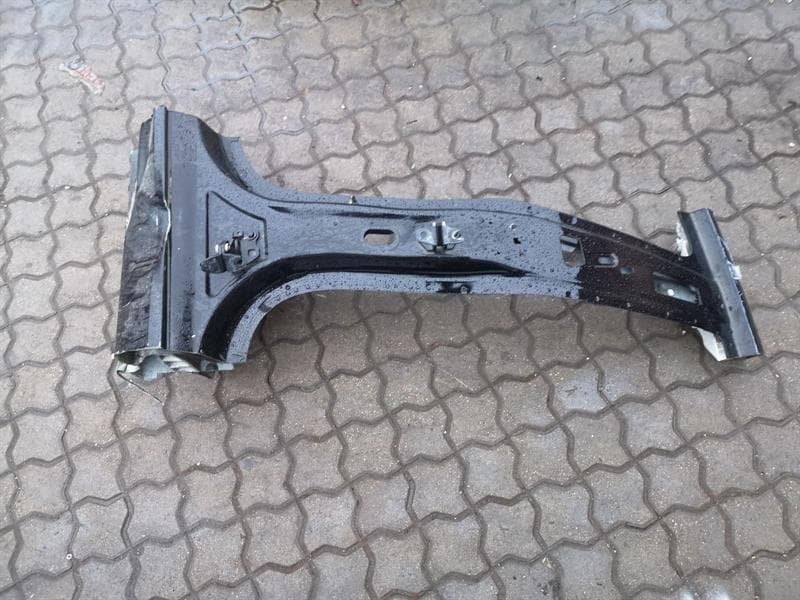 TESLA TESLA MODEL 3 LONG RANGE 1080019-S0-P SIDE TRIM SIDE PANEL
