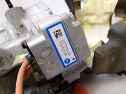 TESLA Tesla Model X 75D A/C Compressor 1063369-00-F Air Conditioning Compressor — thumbnail 9