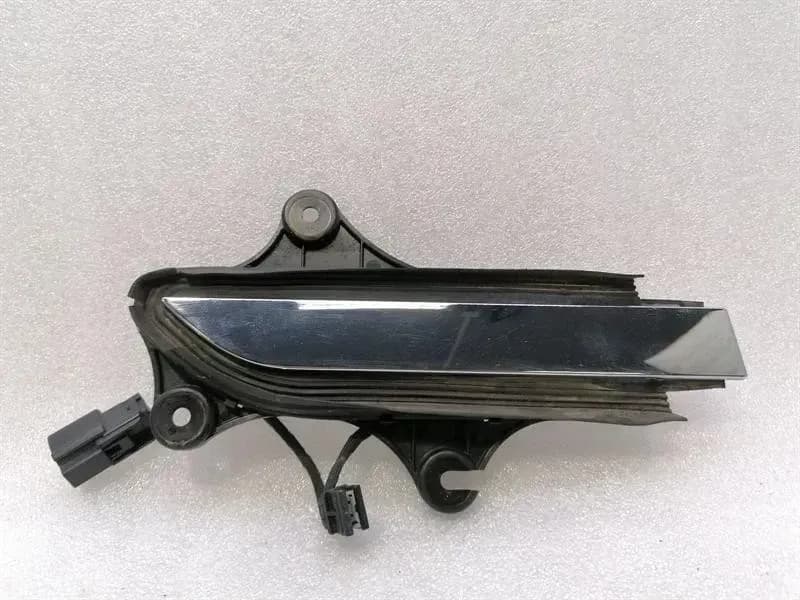 Tesla Model X 75D Rear Right Door Handle 1045158-00-D Rear Right Door Handle