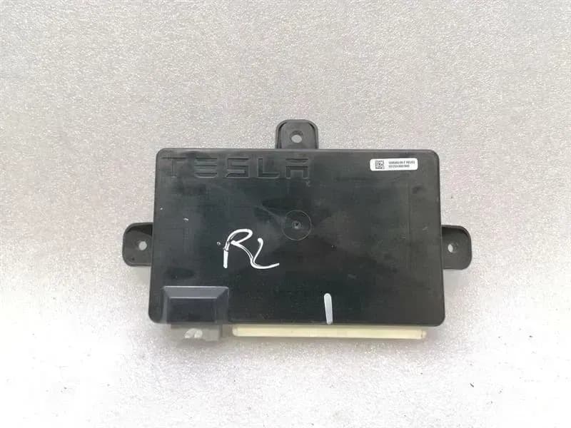 TESLA Tesla Model X Rear Left Door Module 1045490-00-F Rear Left Door Control Unit