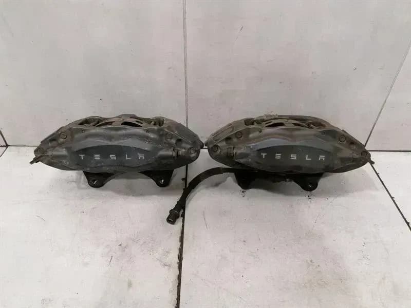 Tesla Model X 75D Front Caliper Set 1007794-00-C Front Brake Caliper Set