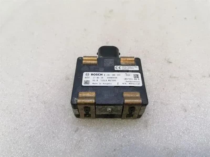 TESLA Tesla Model X 75D Autopilot Module 1057551-00-B Control Unit Distronic Radar