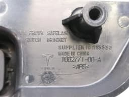TESLA Tesla Model X 75D Front Lid Switch 1062771-00-A Switch Hood — thumbnail 7