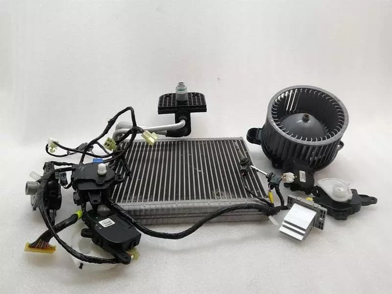TESLA Tesla Model S 100D Heater Motor Heater Blower RHD RIGHT HAND DRIVE