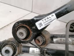 TESLA Tesla Model 3 Long Range Left Rear Hub 1044411-00-G Wheel Bearing Housing Rear Left — thumbnail 9