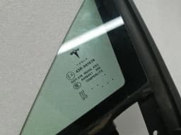 TESLA Tesla Model S 100D Left Front 1/4 Glass 1821299-00-A Door Panel 1/4 Front Left — thumbnail 3
