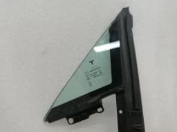 TESLA Tesla Model S 100D Left Front 1/4 Glass 1821299-00-A Door Panel 1/4 Front Left — thumbnail 2