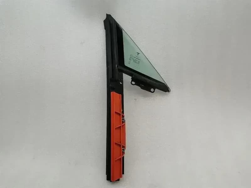TESLA Tesla Model S 100D Right Front 1/4 Glass 1821301-00-A Door Panel 1/4 Front Right