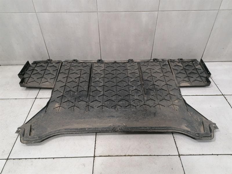 TESLA Tesla Model S 100D Undertray 1057326-00-c Underfloor Trim