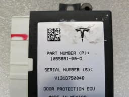 TESLA Tesla Model X P100D RLH Door Module 1055891-00-D Door Control Unit Rear Left — thumbnail 2