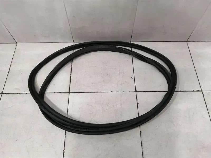 TESLA Tesla Model X P100D Tailgate Seal 1033038-00-B Tailgate Seals