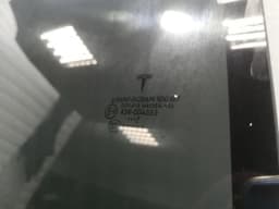 TESLA Tesla Model X P100D Right Rear Door Glass 1052716-00-D Door Window Rear Right — thumbnail 2