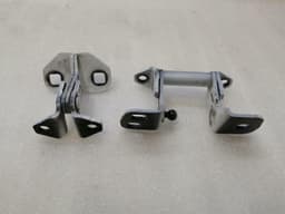 TESLA Tesla Model X P100D FLH Door Hinge Set 1045536-00-H Door Hinge Front Left — thumbnail 4