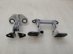 TESLA Tesla Model X P100D FLH Door Hinge Set 1045536-00-H Door Hinge Front Left — thumbnail 3