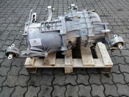 PORSCHE 2020 Porsche Taycan 9J EBF 9J1901153B MOTOR REAR ELECTRIC REAR DRIVE ENGINE 4S — thumbnail 1