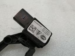 PORSCHE Porsche Taycan 9J rear right level sensor 9J1616572A level sensor rear right — thumbnail 4