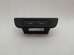 PORSCHE Porsche Taycan 9J USB charging port Type C 9J1035722B rear charging socket — thumbnail 2