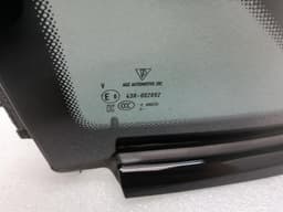 PORSCHE Porsche Taycan 9J left rear quarter glass 9J1845297s door glass 1/4 rear left — thumbnail 3