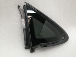PORSCHE Porsche Taycan 9J left rear quarter glass 9J1845297s door glass 1/4 rear left — thumbnail 7