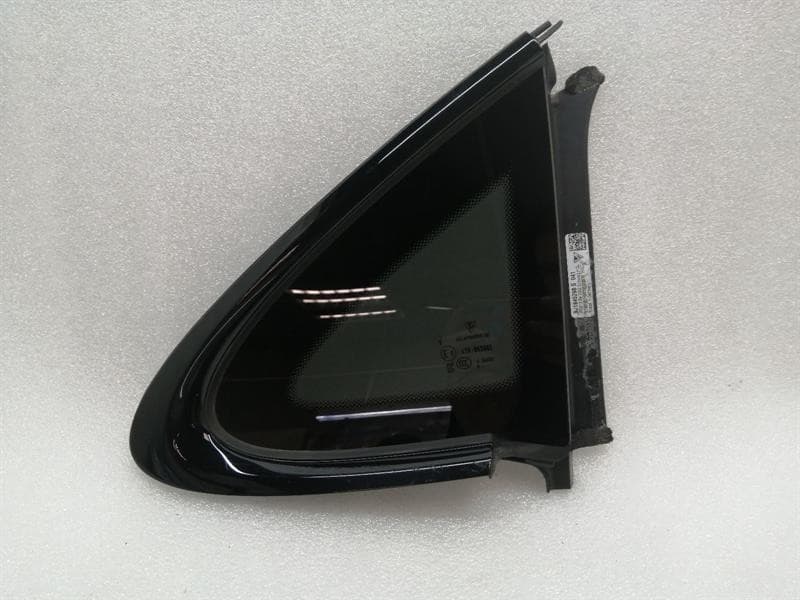 PORSCHE Porsche Taycan 9J RRH Quarter Glass 9J1845298S Door Panel 1/4 Rear Right