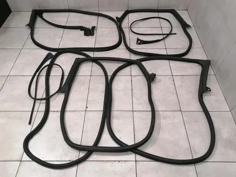 PORSCHE Porsche Taycan 9J door seal set 9J1833721AY door seals set + tailgate